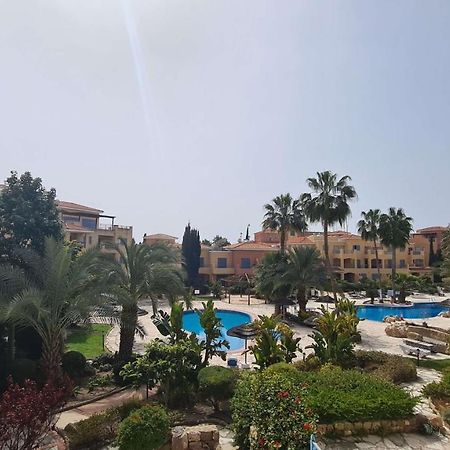Sunny Limnaria Gardens 2 Bedroom Apartment Paphos Eksteriør billede