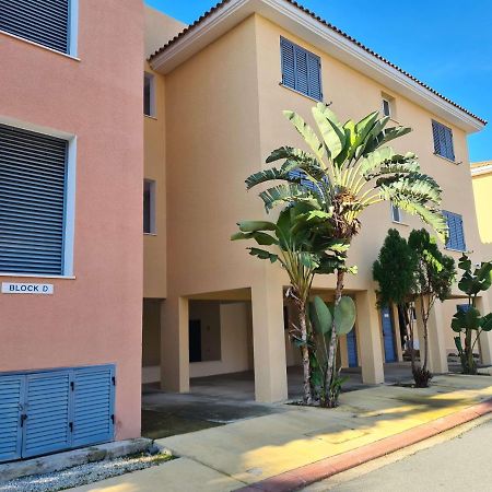 Sunny Limnaria Gardens 2 Bedroom Apartment Paphos Eksteriør billede