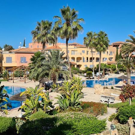 Sunny Limnaria Gardens 2 Bedroom Apartment Paphos Eksteriør billede