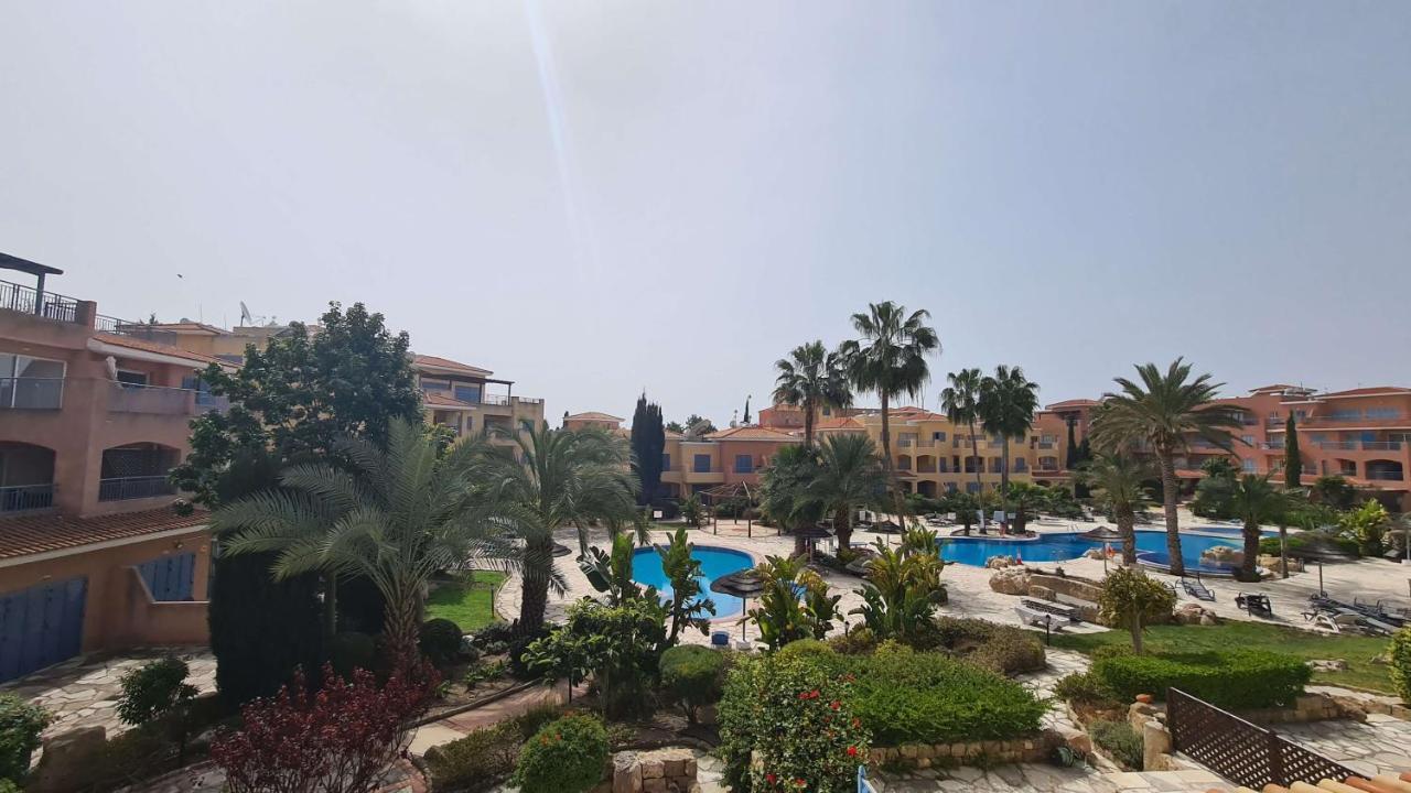 Sunny Limnaria Gardens 2 Bedroom Apartment Paphos Eksteriør billede