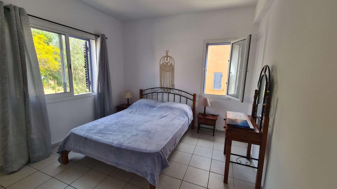 Sunny Limnaria Gardens 2 Bedroom Apartment Paphos Eksteriør billede