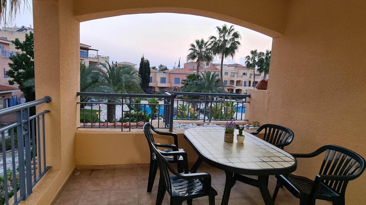 Sunny Limnaria Gardens 2 Bedroom Apartment Paphos Eksteriør billede